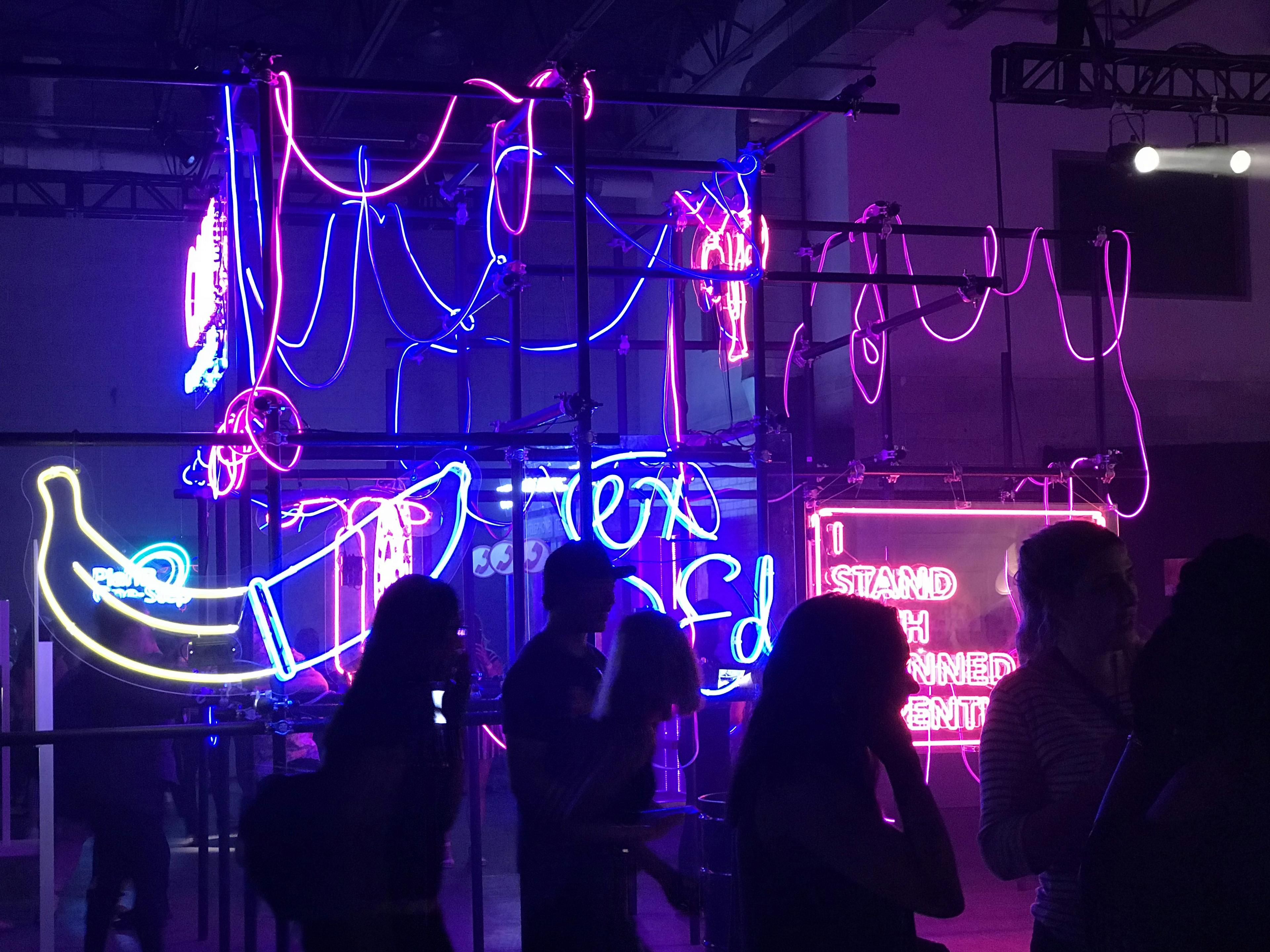 Glow Party🧸 Toy Room 